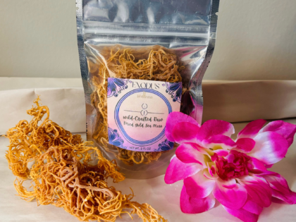 Gold sea moss with flower